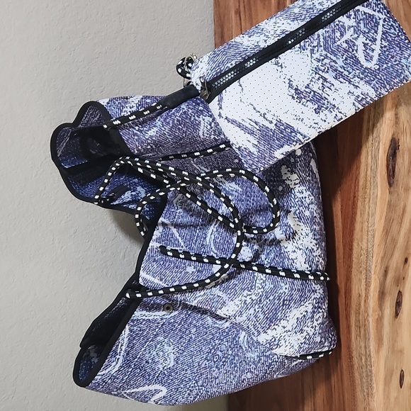 Pop Ups Brand Luxe Perforated Neoprene Tote Bag - NWOT - Picture 6 of 9